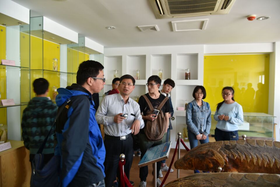 1583735542239887.jpg 参观镇江市农委长江江豚科普馆.JPG