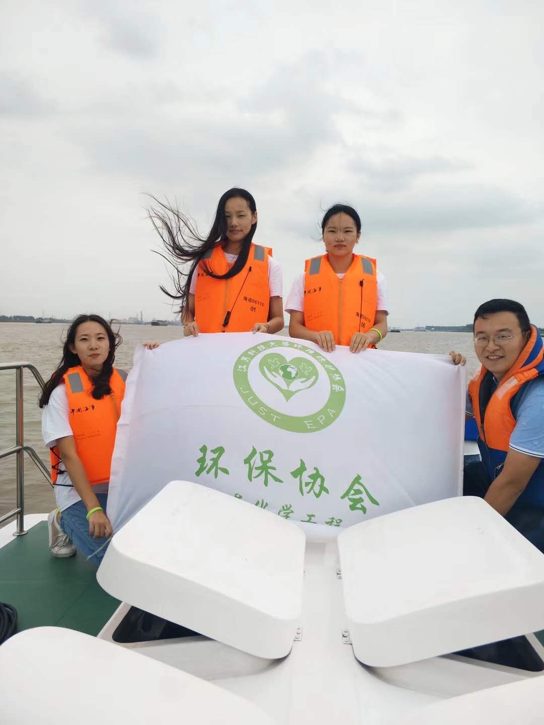 1583735756551357.jpg 联合镇江市自来水厂开展水源地调研.jpg