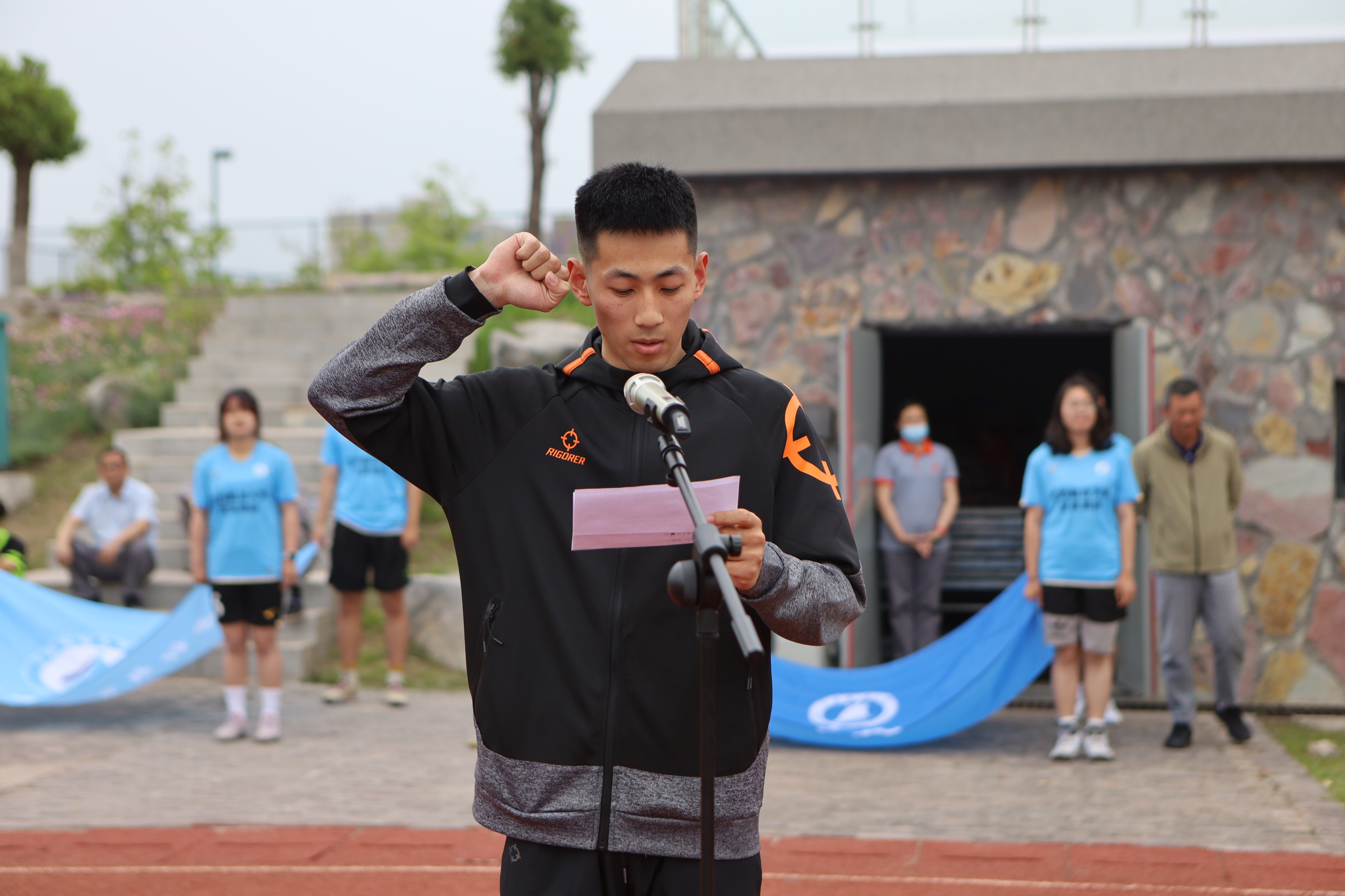 1684305584634230.jpg 运动员代表孙成宣誓照片.jpg