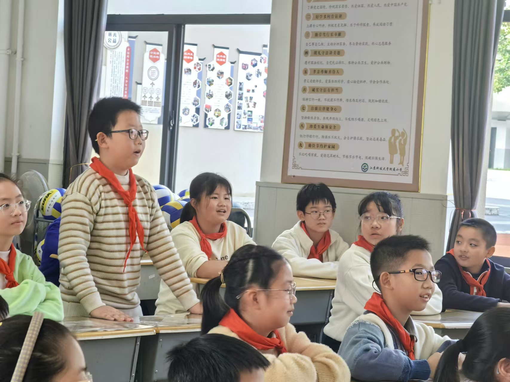 1731821652415202.jpg 小朋友们踊跃发言.jpg