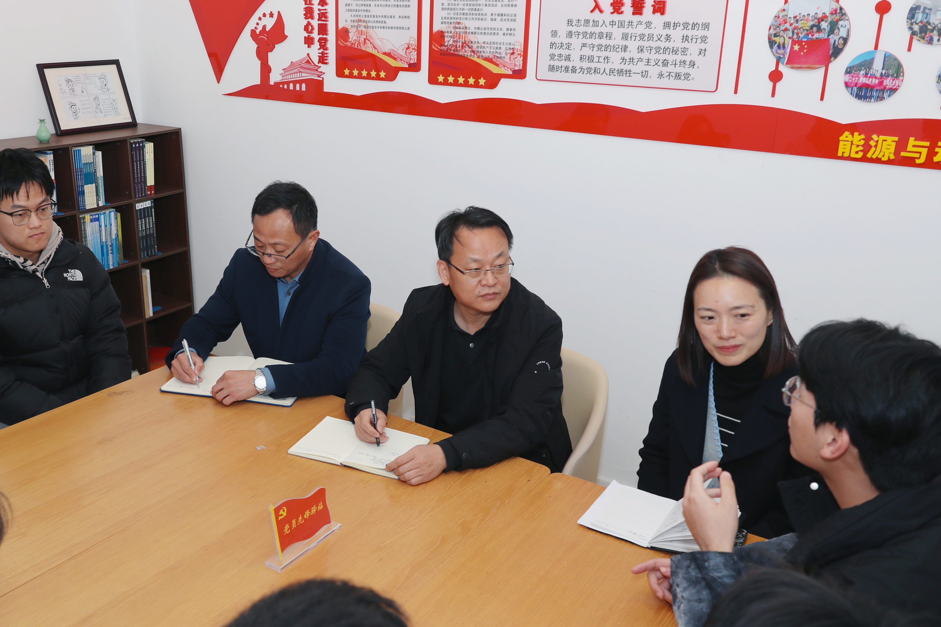 1702022115674116.jpg 8c9343a5e1ce15d1ada5d95350edab8.jpg