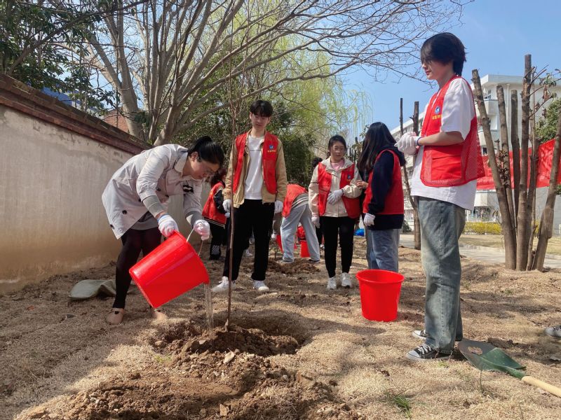 1678855968434200.jpg MILAN.COM米兰(中国)物业中心联合深蓝学院开展雷锋志愿服务月·“正‘植’青春”植树节活动.jpg