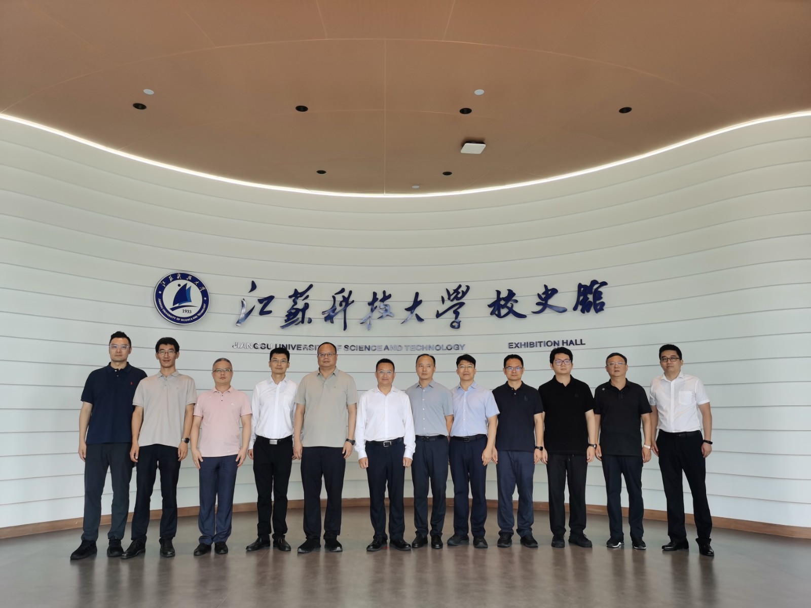 1757575197909864.jpg 学校举行锡山与MILAN.COM米兰(中国)技术转移转化中心签约仪式6.jpg